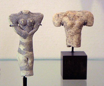 Figures femenines de ceràmica. Girsu, 4700-4200aC. Museu del Louvre[16]