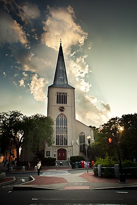 How to get to The First Parish In Cambridge with public transit - About the place