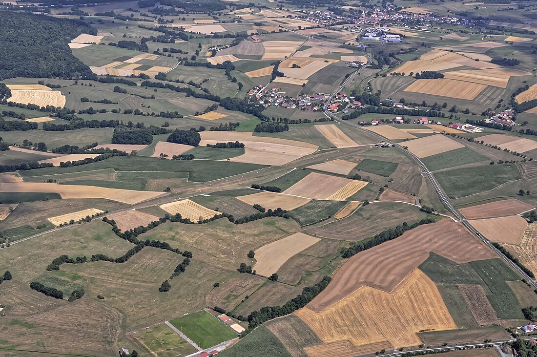 File:Flug -Nordholz-Hammelburg 2015 by-RaBoe 1152 - Flugfeld Oberleichtersbach.jpg