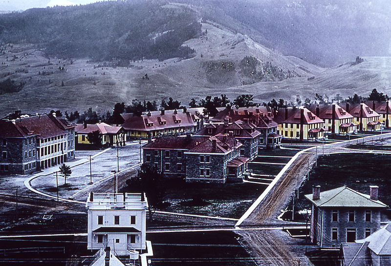 File:Fort Yellowstone Circa 1910.jpg