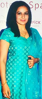 Pooja Gandhi - Wikipedia