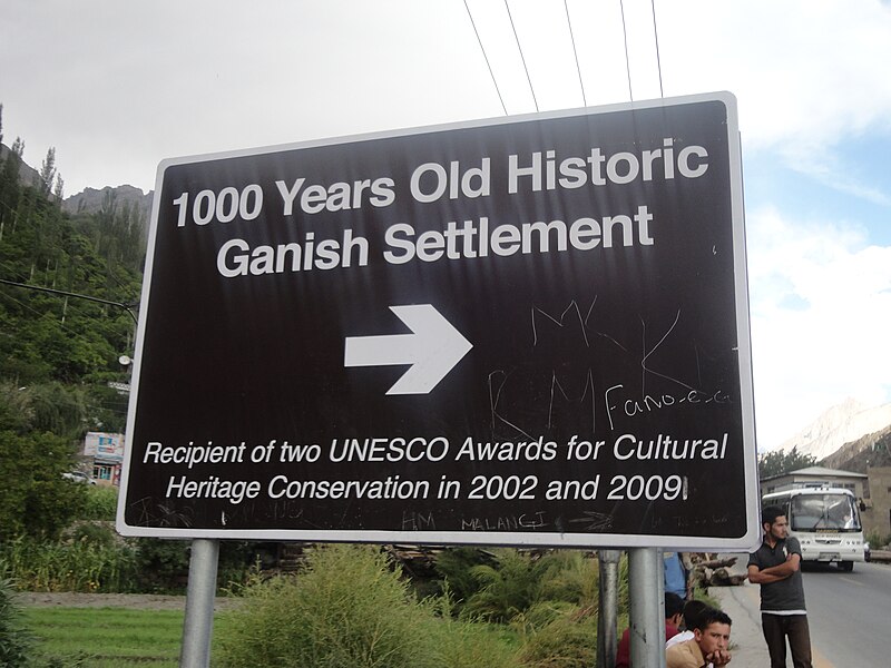 File:Ganish historic settlement, Hunza 2010-05-27 awards sign.jpg