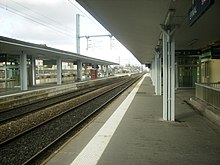 innerhalb der Station: Gleise und Bahnsteige