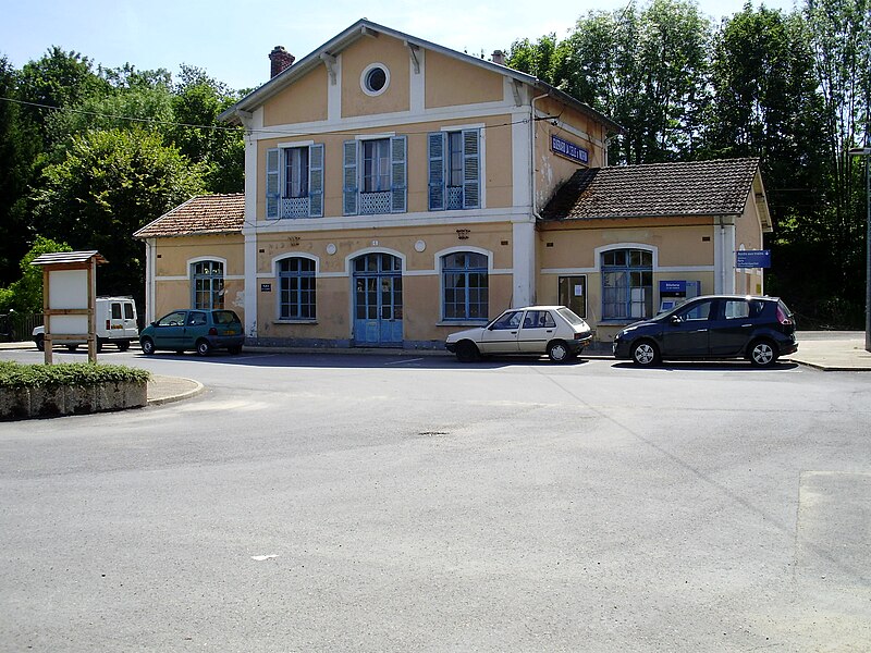 Fichier:Gare de Guérard - La Celle-sur-Morin 01.jpg