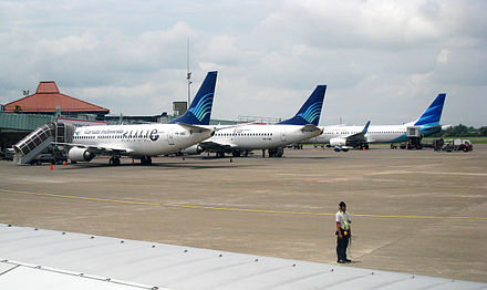 Comparison between Garuda's current and previous livery. Aircraft on right is in the current livery; the other two are in the airline's previous livery. (2010)