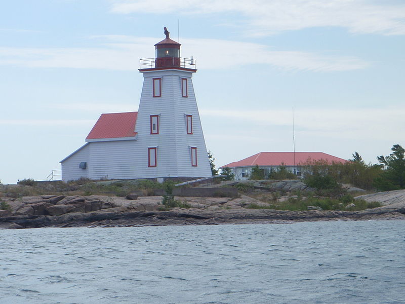 File:Gereaux Island lighthouse and dwelling (1).JPG