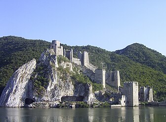 La forteresse de Golubac (Golubacki Grad) en Serbie, 2004. (définition réelle 1 000 × 750*)