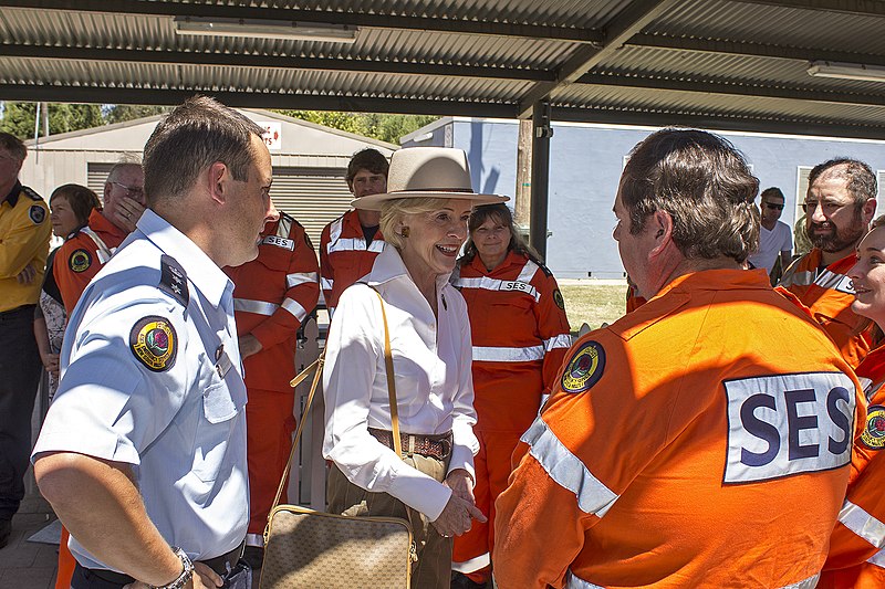 File:Governor-General of Australia, Quentin Bryce speaks with SES volunteers (1).jpg