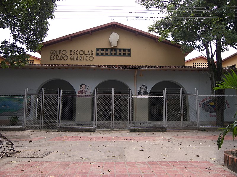 File:Grupo Escolar Estado Guarico.jpg