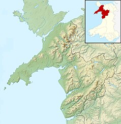 Mapa konturowa Gwynedd, po prawej nieco na dole znajduje się punkt z opisem „źródło”, natomiast blisko dolnej krawiędzi znajduje się punkt z opisem „ujście”