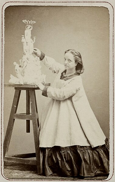 File:Hélène Bertaux 1864 par Étienne Carjat BNF Gallica.jpg