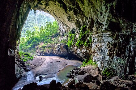 Hang En cave entrance