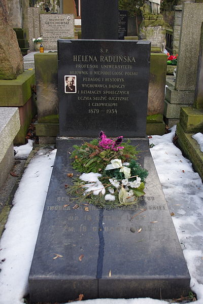 File:Helena Radlińska (grób) 1.JPG