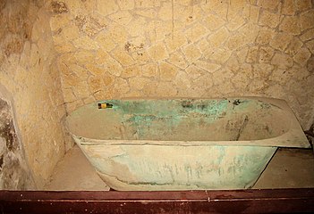 Bathtub