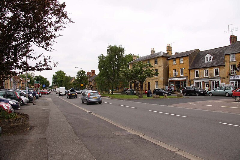 File:High Street in Moreton-in-Marsh - geograph.org.uk - 3507933.jpg