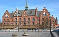 Det Gamle Rådhus i Hillerød - nu politistation. Tegnet af Hillerøds daværende stadsarkitekt Vilhelm Holck. Opført 1887-88. Bl.a. brugt i flere afsnit af serien Matador.