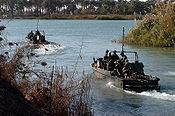 Scouts from 1-501st Infantry Regiment (Airborne) conducting amphibious operations from FOB Iskandariyah in 2007. Hires army mil-2007-02-05-095651.jpg