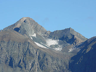 The Hoher Eichham and Nilkees from the south. Right: the Niederer Eichham.