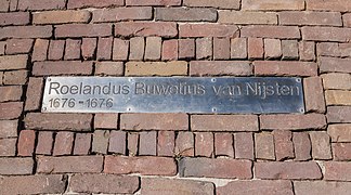 Terp (Hegebeintum): Memorial plaque in the road to the church of Roelandus Buetius van Nijsten (1676-1676). Child of Bartholomeus van Nijsten and Margaretha Huygh.