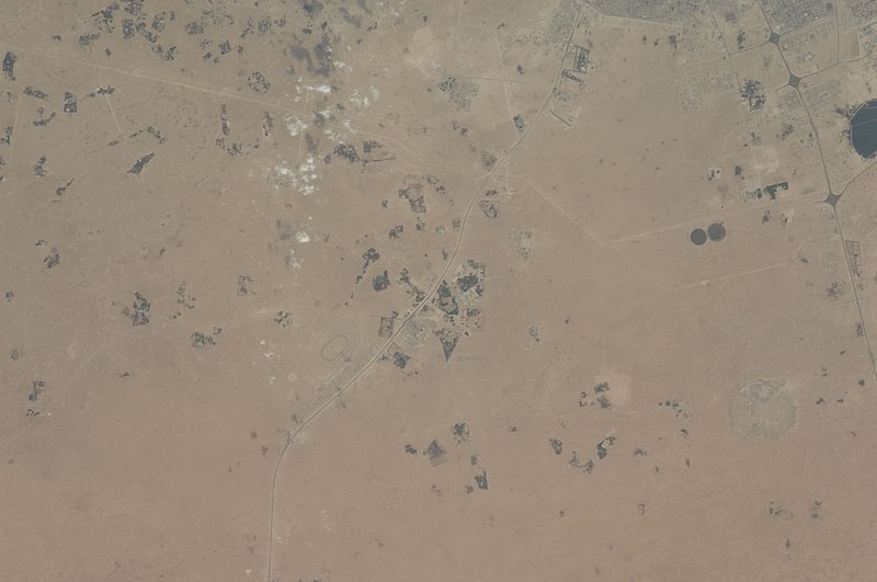 File:ISS023-E-17549 - View of Qatar.jpg