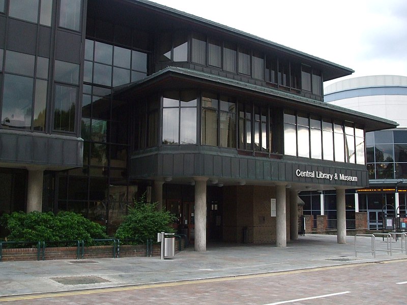 File:Ilford Central Library.JPG