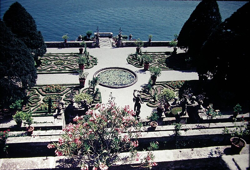 File:In 1957 le Isole Borromee 16.JPG