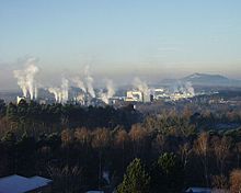 Große Industriebetriebe prägen das Bild der Stadt