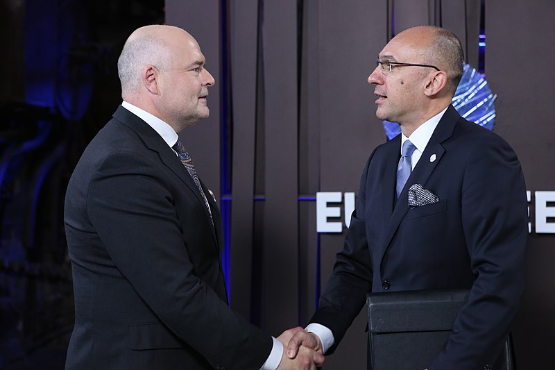 File:Informal meeting of justice and home affairs ministers. Handshake (Home Affairs) Andres Anvelt and Krum Garkov (34911235374).jpg