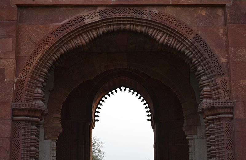 File:Intricate carvings on the doorway inside Qutab complex.JPG