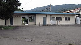 JREast-Tohoku-ligne principale-Kosugo station-renforcement 20140814-103402.jpg