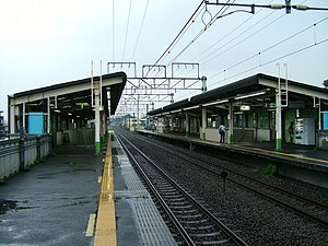 JREast-Yokohama-line-Katakura-station-platform.jpg