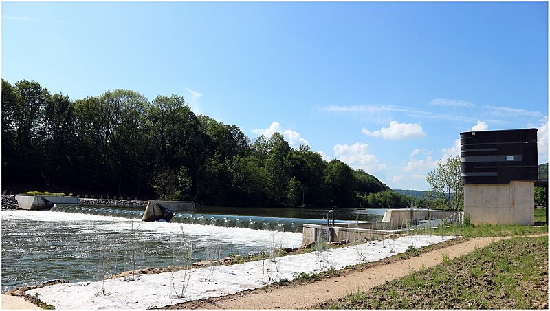 File:Joigny-sur-Meuse — Barrage à bouchures gonflables à l'eau.jpg
