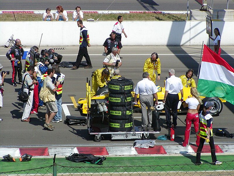 File:Jordan at the start grid at the 2003 Hungarian Grand Prix.jpg