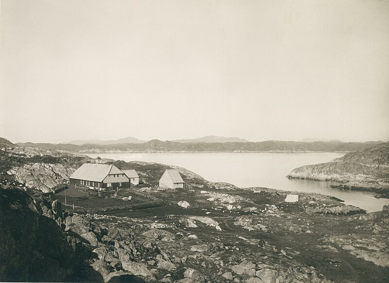 File:KRABBE(22) Greenland. The Herrnhut mission station Lichtenfels (11943529563).jpg