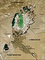 Aralské moře v roce 2003; černá čára naznačuje jeho plochu v roce 1850