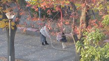 Fichier:Kidplayingjumprope-tokyoarea-fall2018.ogv