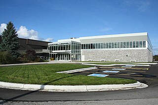 <span class="mw-page-title-main">Davidson Centre</span> School in Kincardine, Ontario, Canada