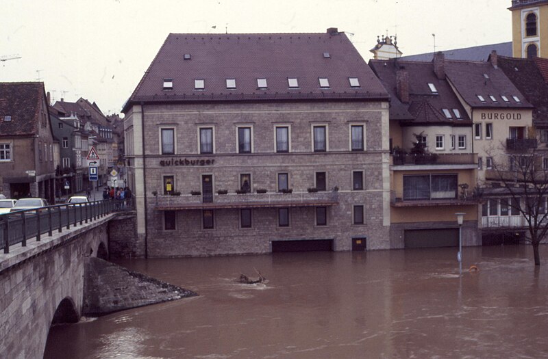 File:Kitzingen alte Mainbrücke 04.JPG