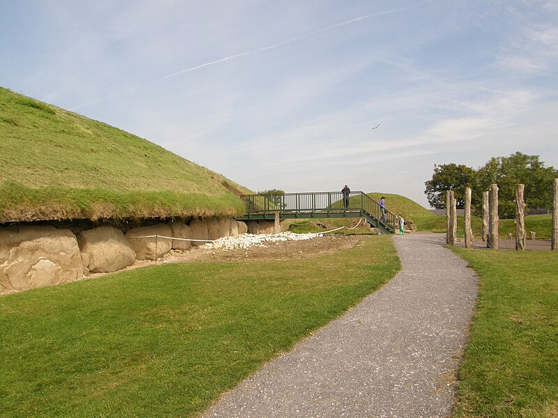 File:Knowth, Co. Meath, Ireland - panoramio (12).jpg