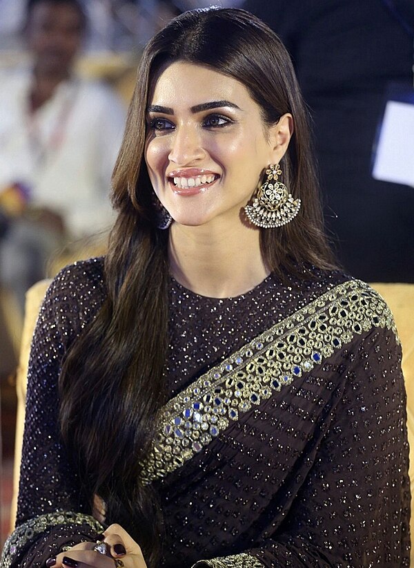 Image: Kriti Sanon at Adipurush pre release event (2) (cropped)