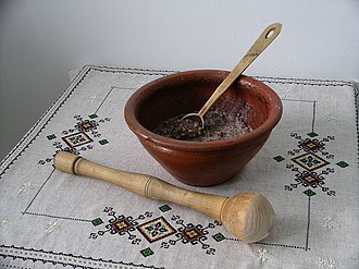 A small makitra and a grinding stick next to it Kutya.jpg