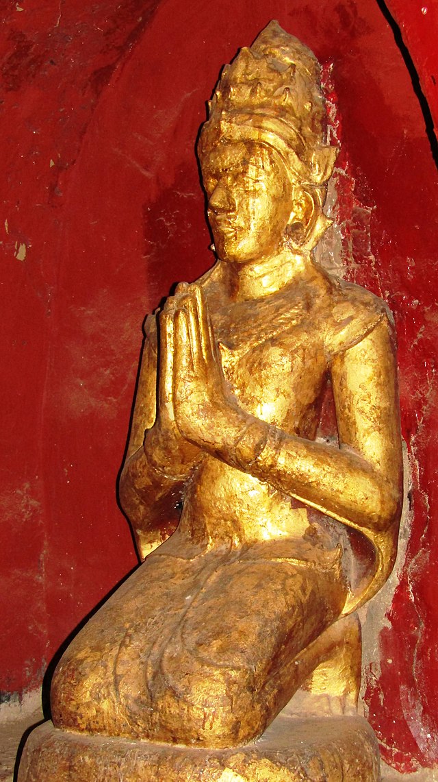 Statue des Kyanzittha im Ananda-Tempel