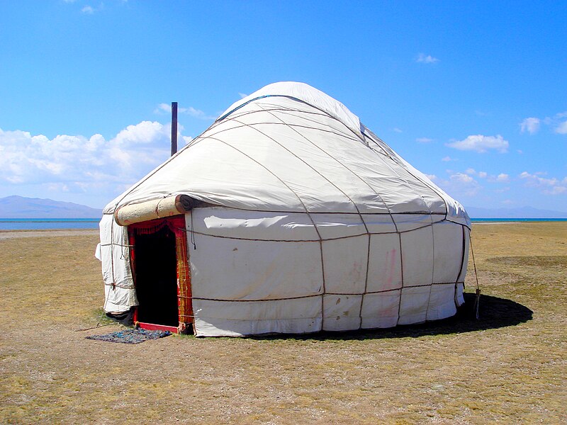 File:Kyrgyzská jurta, Song-köl.jpg