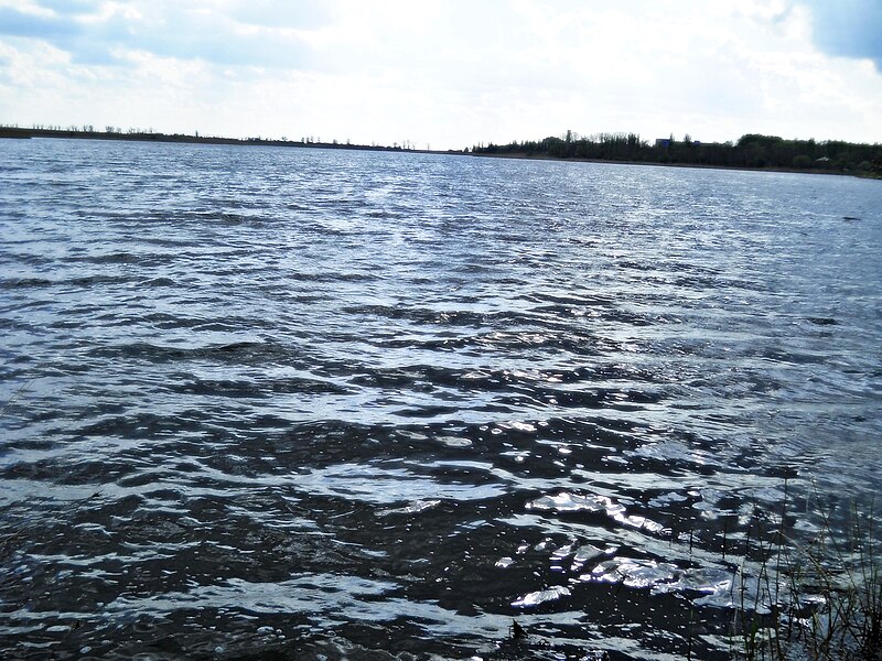 File:Lacul Amara2012.JPG