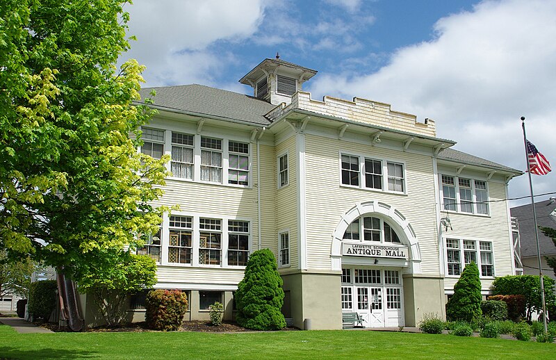 File:Lafayette Oregon old school.JPG