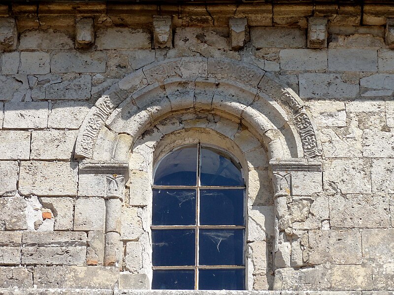 File:Lavilletertre (60), église Notre-Dame-de-la-Nativité, nef, fenêtre haute de la 1ère travée côté sud.JPG