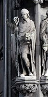 Liège, Palais Provincial04a, statuia lui Hugues de Pierrepont.jpg