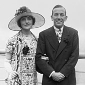 Noël Coward y Lilian Braithwaite su, y posteriormente de Gielgud, coprotagonista en The Vortex.