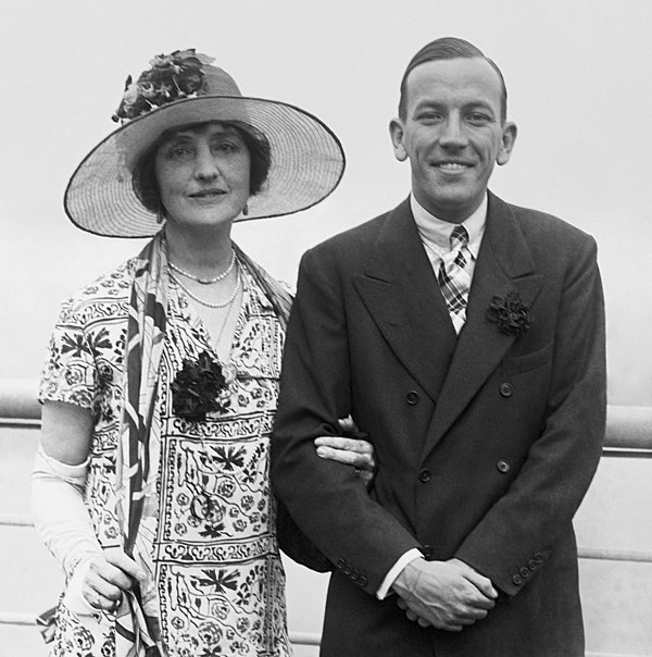Noël Coward with Lilian Braithwaite, his, and later Gielgud's, co-star in The Vortex
