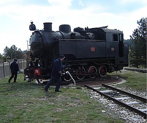Historische Lokomotive Nr. 353 auf der Drehscheibe in San Nicola-Silvana Mansio
